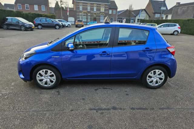 Toyota Yaris (2020) thumbnail 4