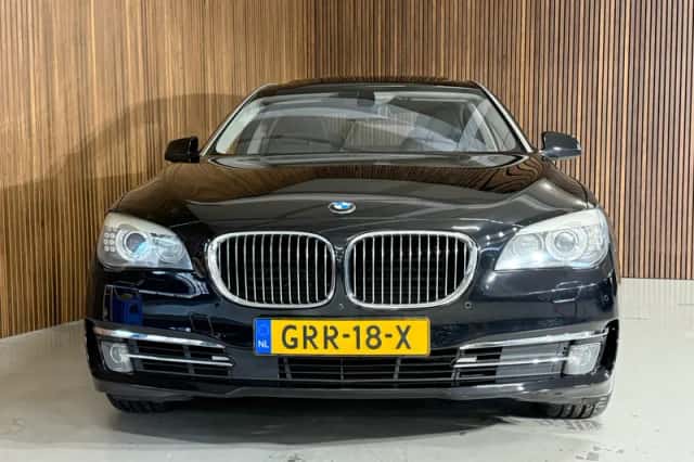 BMW 7-Serie (2009) thumbnail 2