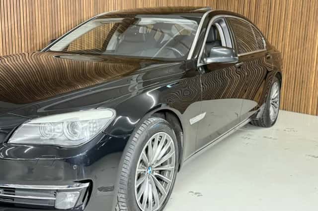 BMW 7-Serie (2009) thumbnail 3