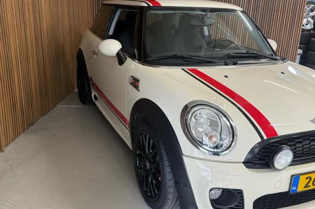 MINI John Cooper Works (2011) thumbnail 6