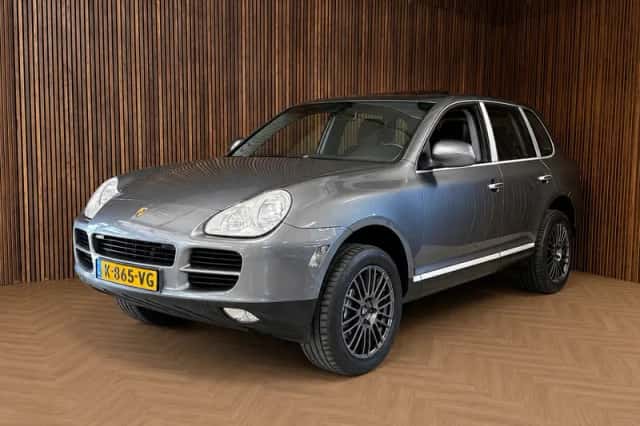 Porsche Cayenne (2003) thumbnail 1