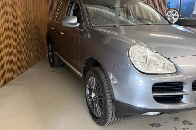 Porsche Cayenne (2003) thumbnail 4