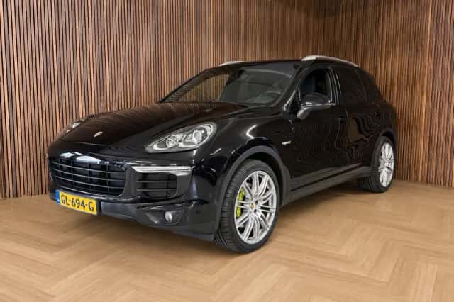 Porsche Cayenne (2015) thumbnail 1