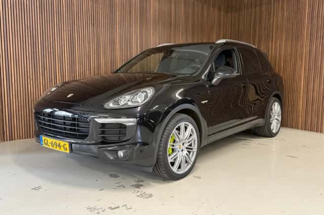 Porsche Cayenne (2015) thumbnail 2