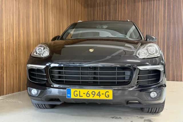 Porsche Cayenne (2015) thumbnail 3