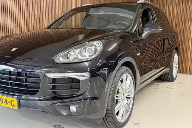 Porsche Cayenne (2015) thumbnail 4