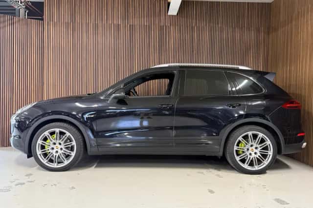 Porsche Cayenne (2015) thumbnail 6