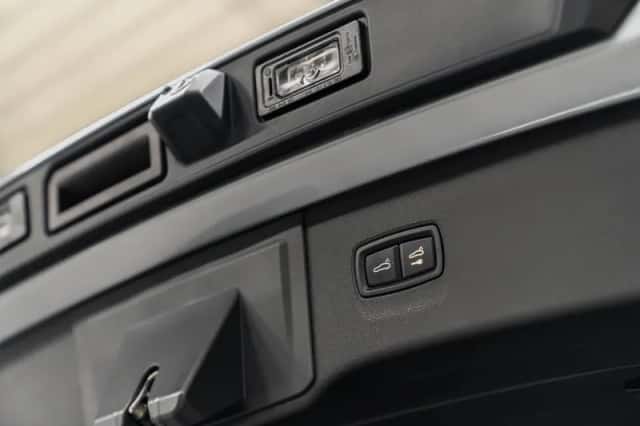 Porsche Cayenne (2025) thumbnail 1
