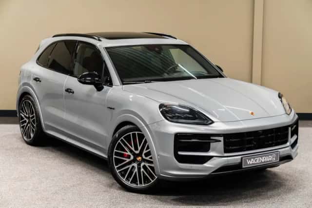 Porsche Cayenne (2025) thumbnail 2