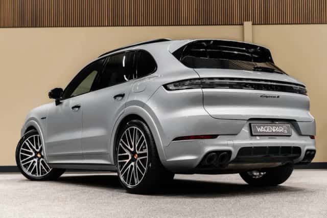 Porsche Cayenne (2025) thumbnail 3