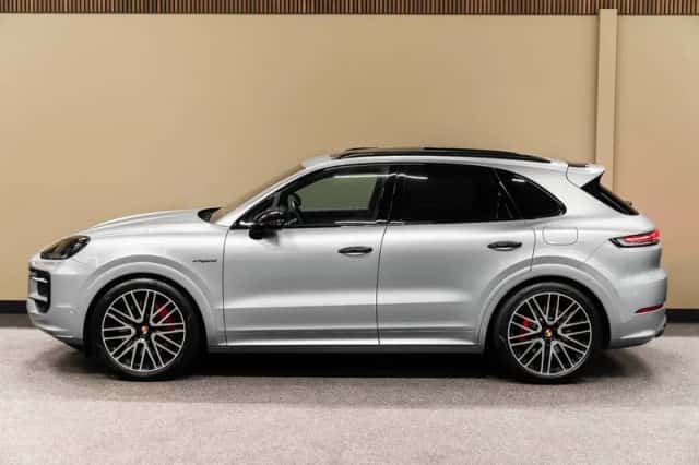 Porsche Cayenne (2025) thumbnail 4