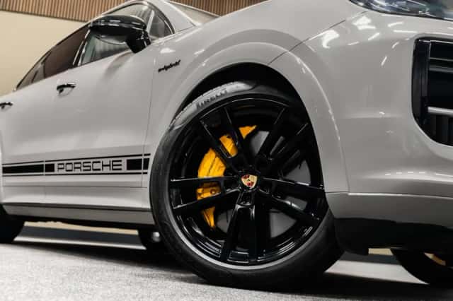 Porsche Cayenne (2024) thumbnail 4