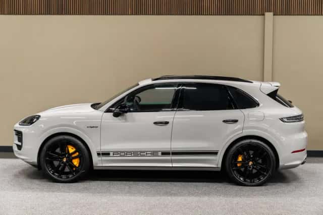 Porsche Cayenne (2024) thumbnail 6