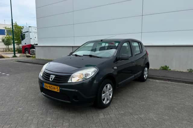 Dacia Sandero (2010) thumbnail 1