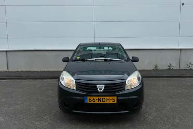 Dacia Sandero (2010) thumbnail 2