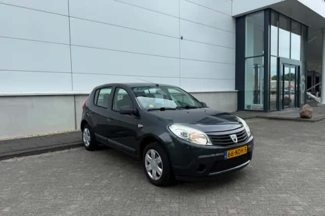 Dacia Sandero (2010) thumbnail 3