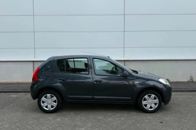 Dacia Sandero (2010) thumbnail 5