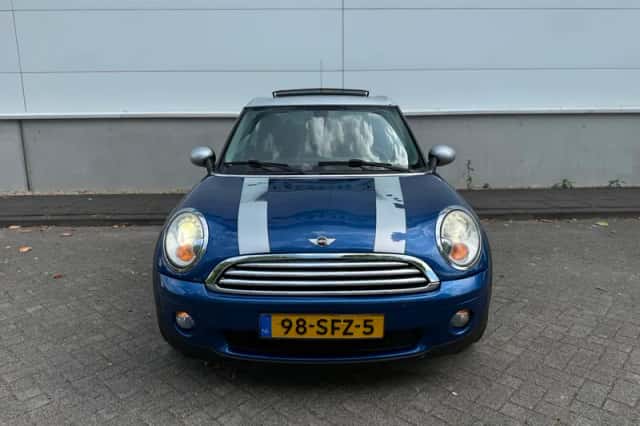 MINI Clubman (2009) thumbnail 2