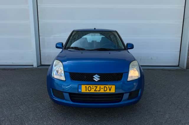 Suzuki Swift (2008) thumbnail 2