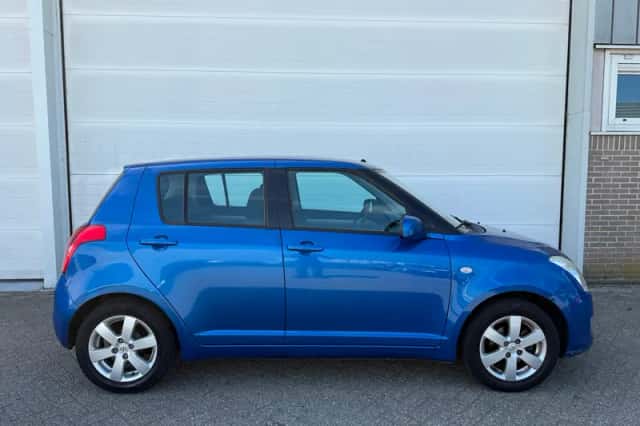 Suzuki Swift (2008) thumbnail 5