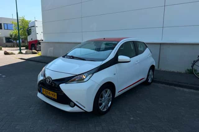 Toyota Aygo (2014) thumbnail 1