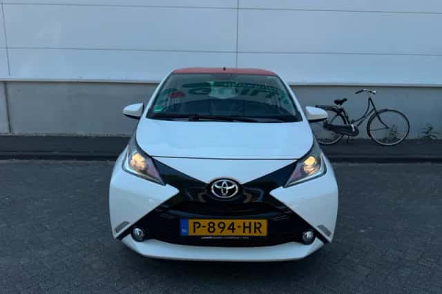 Toyota Aygo (2014) thumbnail 2