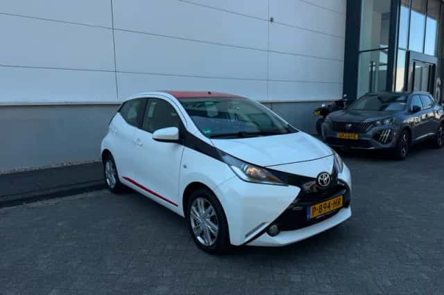 Toyota Aygo (2014) thumbnail 3