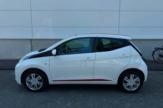 Toyota Aygo (2014) thumbnail 4