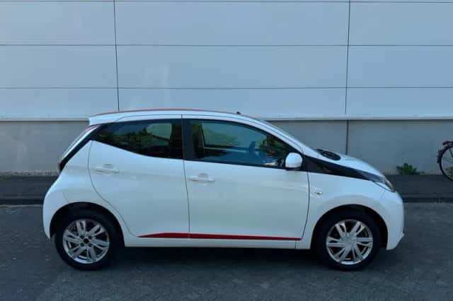 Toyota Aygo (2014) thumbnail 5