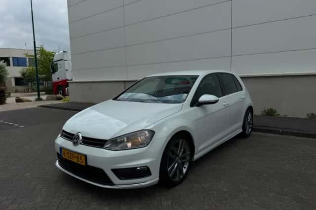 Volkswagen Golf (2014) thumbnail 1