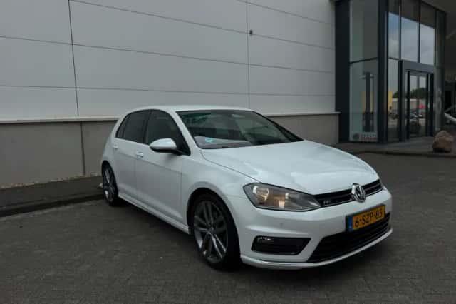 Volkswagen Golf (2014) thumbnail 3