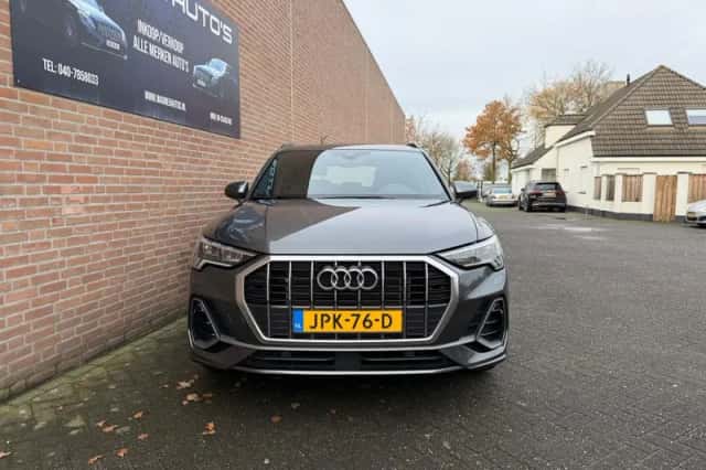 Audi Q3 (2023) thumbnail 2