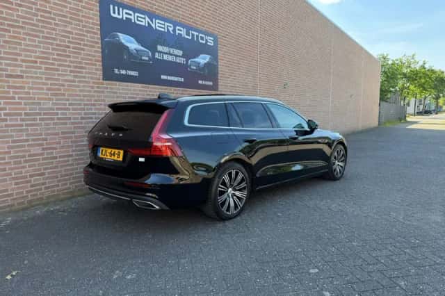 Volvo V60 (2021) thumbnail 4