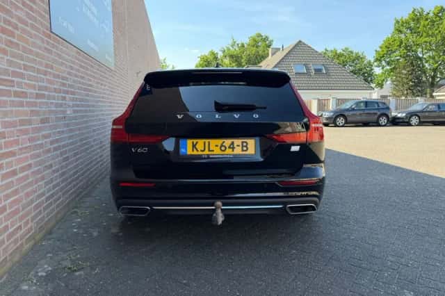 Volvo V60 (2021) thumbnail 5