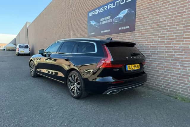 Volvo V60 (2021) thumbnail 6