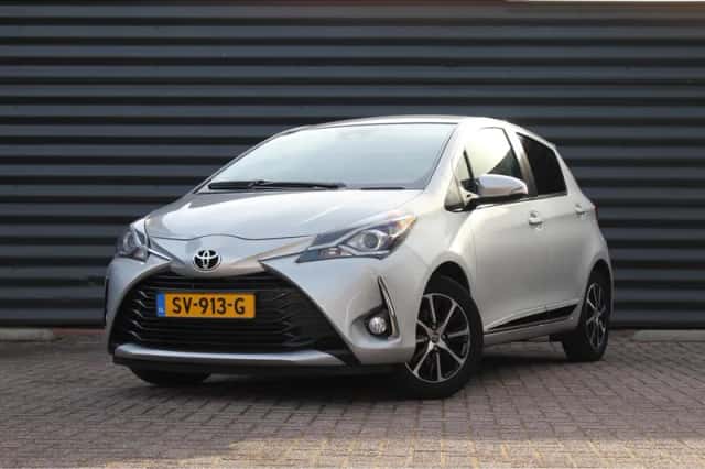 Toyota Yaris (2018) thumbnail 3