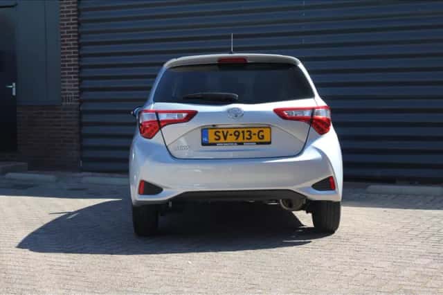 Toyota Yaris (2018) thumbnail 5