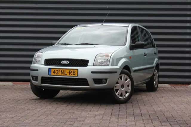 Ford Fusion (2003) thumbnail 2