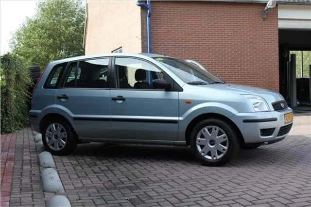 Ford Fusion (2003) thumbnail 6