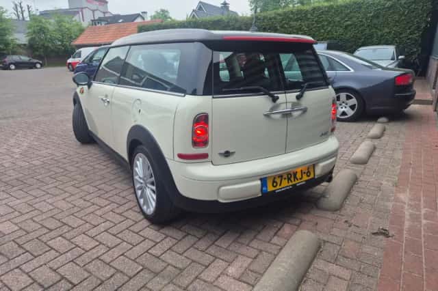 MINI Cooper (2011) thumbnail 3
