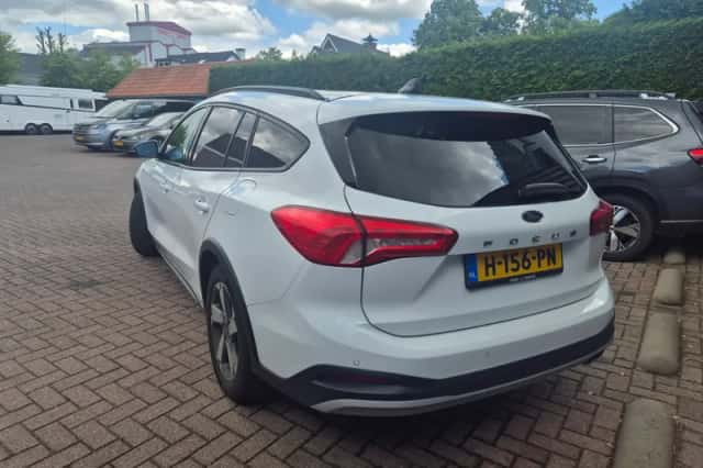 Ford Focus (2020) thumbnail 3