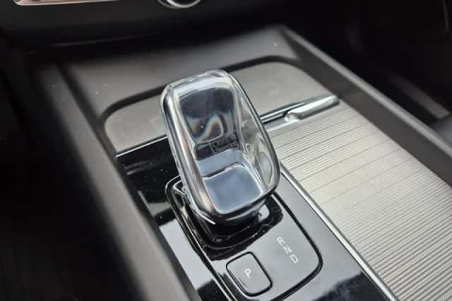 Volvo XC60 (2022) thumbnail 3
