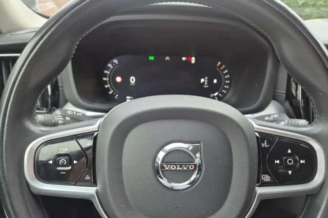 Volvo XC60 (2022) thumbnail 6