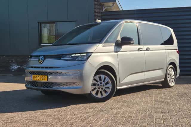 Volkswagen Multivan (2022) thumbnail 3