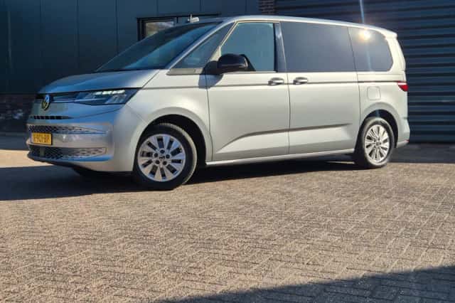 Volkswagen Multivan (2022) thumbnail 4