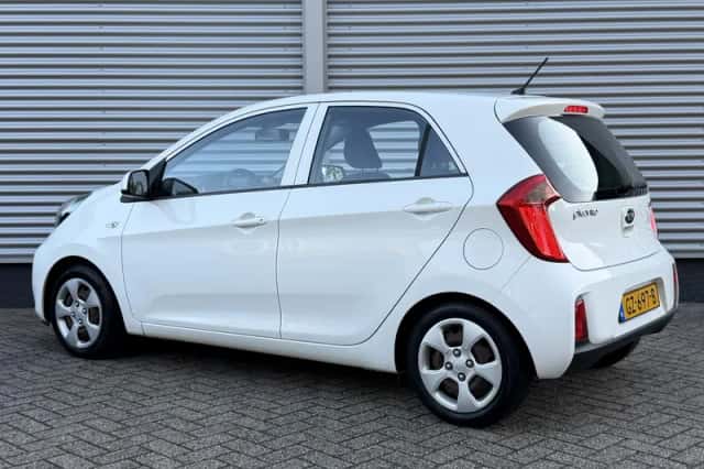 Kia Picanto (2015) thumbnail 3
