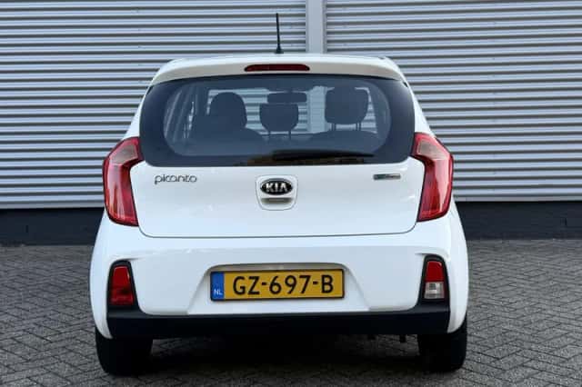 Kia Picanto (2015) thumbnail 4