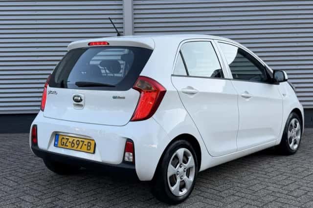 Kia Picanto (2015) thumbnail 5