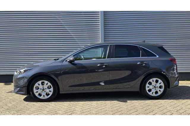 Kia Ceed (2025) thumbnail 2