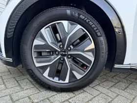 Kia EV6 (2022) thumbnail 32